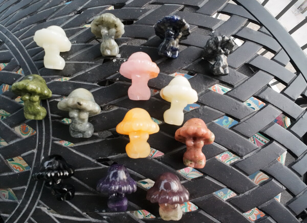 Mixed gemstone mushroom carvings